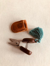 Charger l&#39;image dans la galerie, Mini ciseaux Cohana /Cohana Mini scissors
