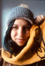 Charger l&#39;image dans la galerie, Écharpe en laine faite à la main/ hand knitted scarve
